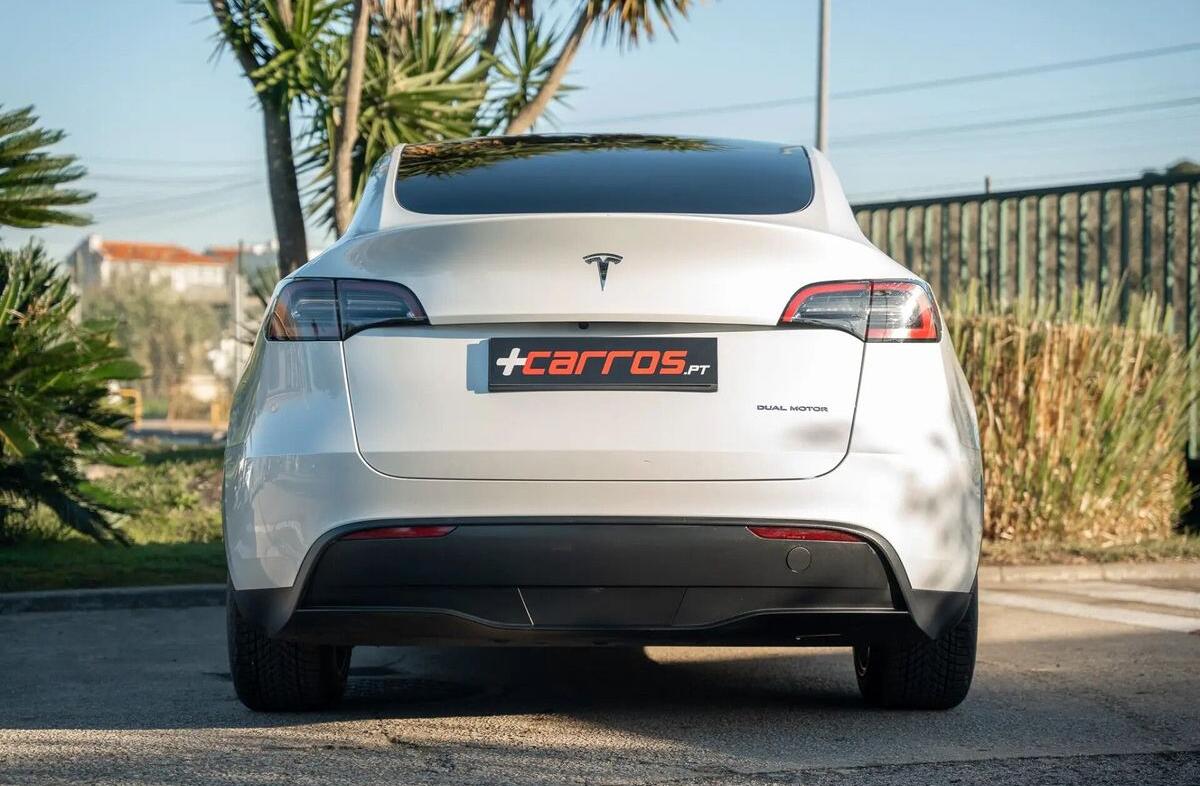 TESLA Model Y Tração Traseira