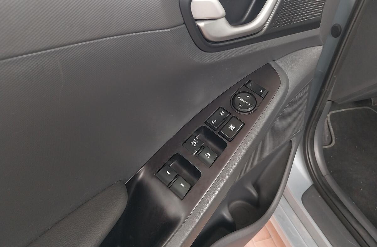 HYUNDAI Ioniq EV 28kWh Eletric Tech