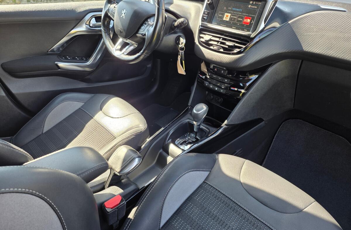 PEUGEOT 2008 1.2 PureTech Allure