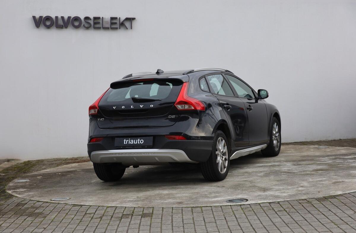 VOLVO V40 2.0 D4 Momentum