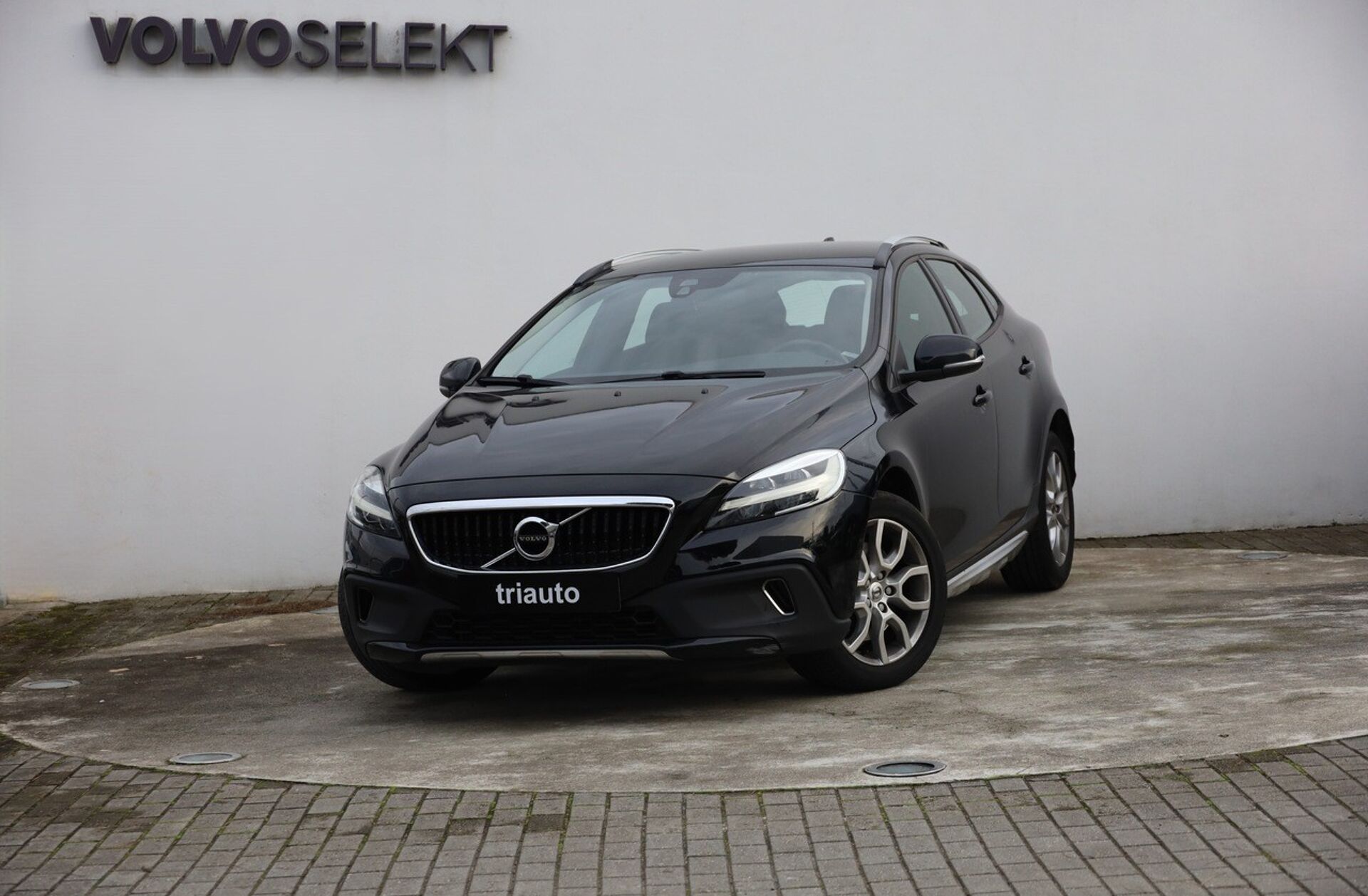 VOLVO V40 2.0 D4 Momentum