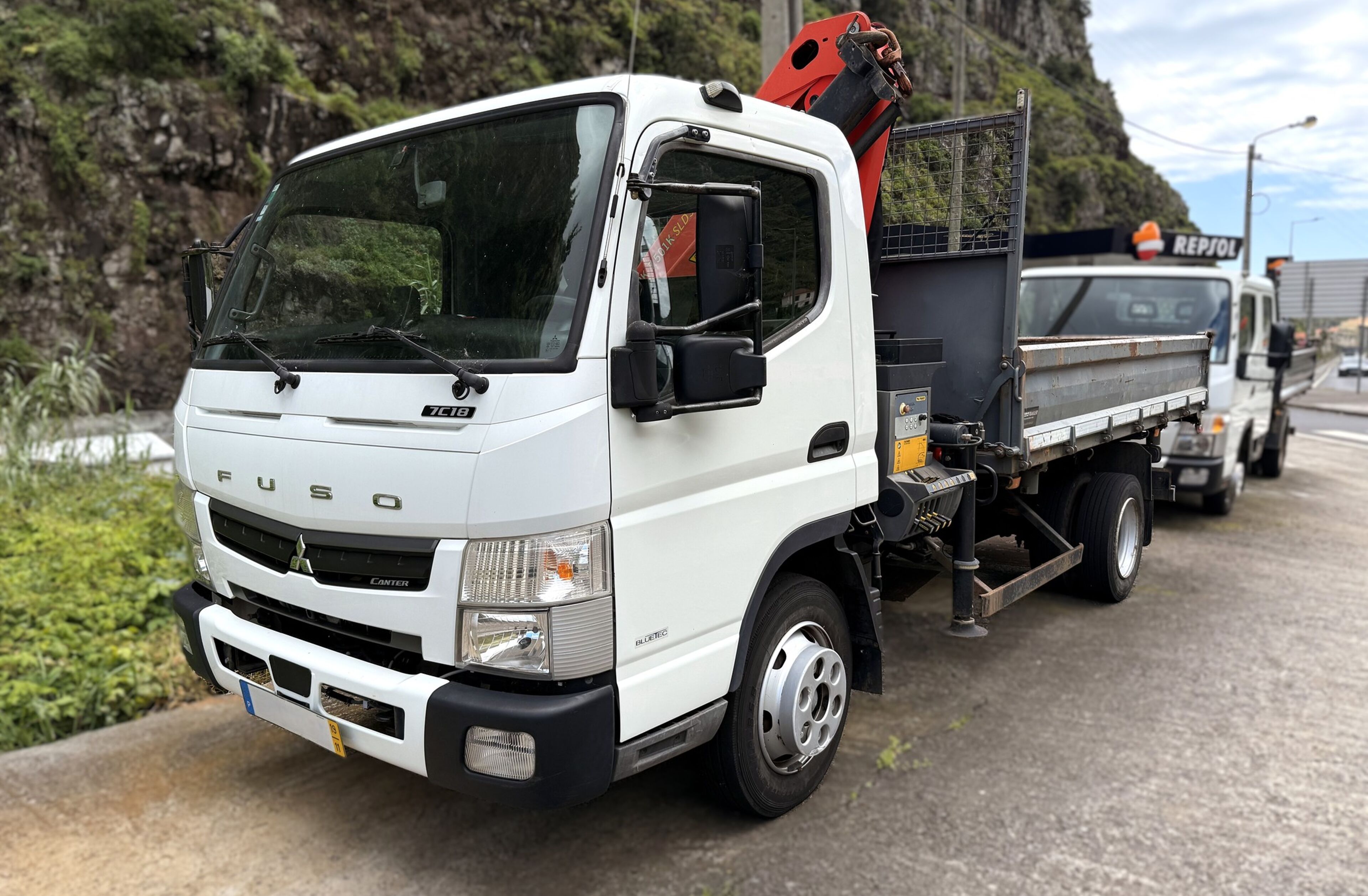 MITSUBISHI Canter 3.0 c/grua