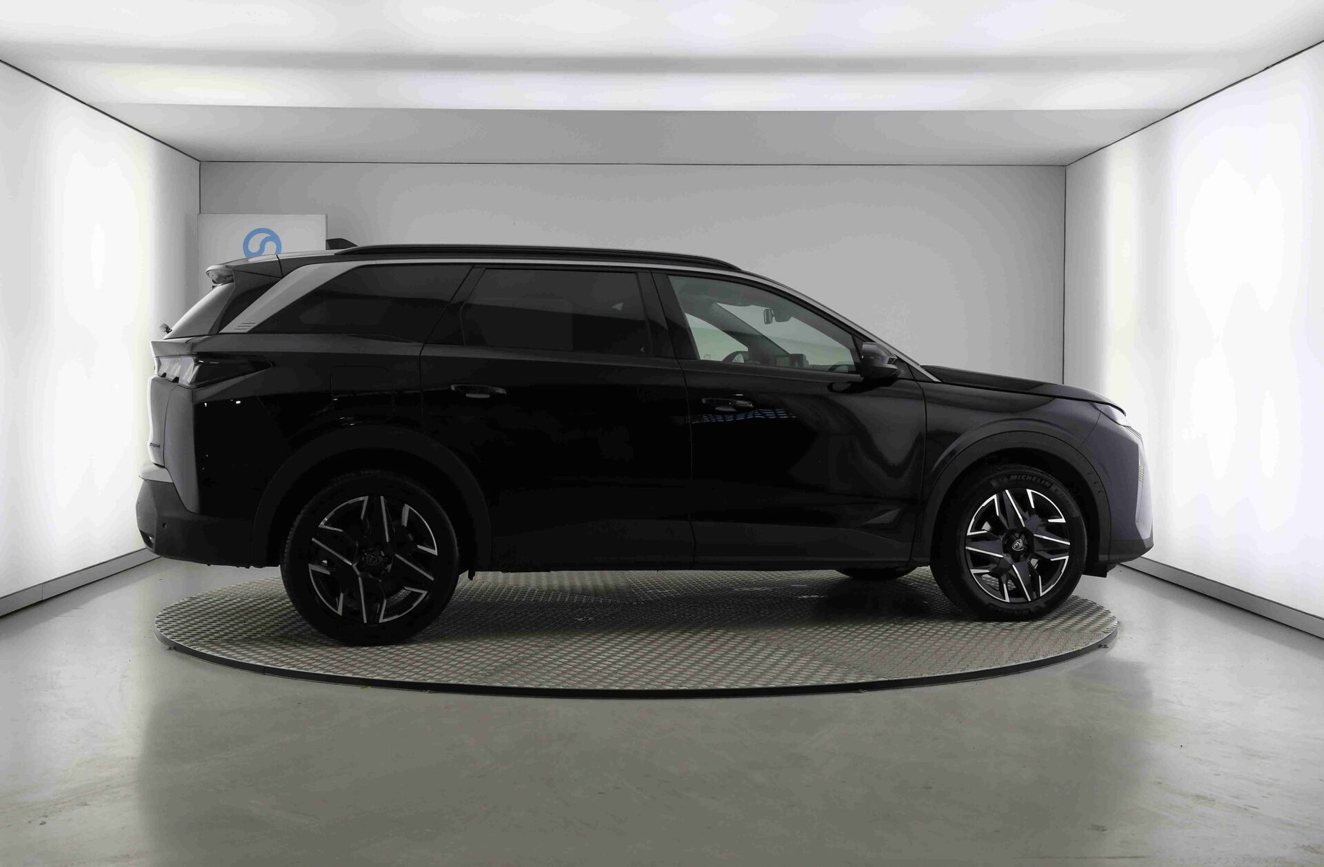 PEUGEOT 5008 1.2 Hybrid Allure e-DCS6