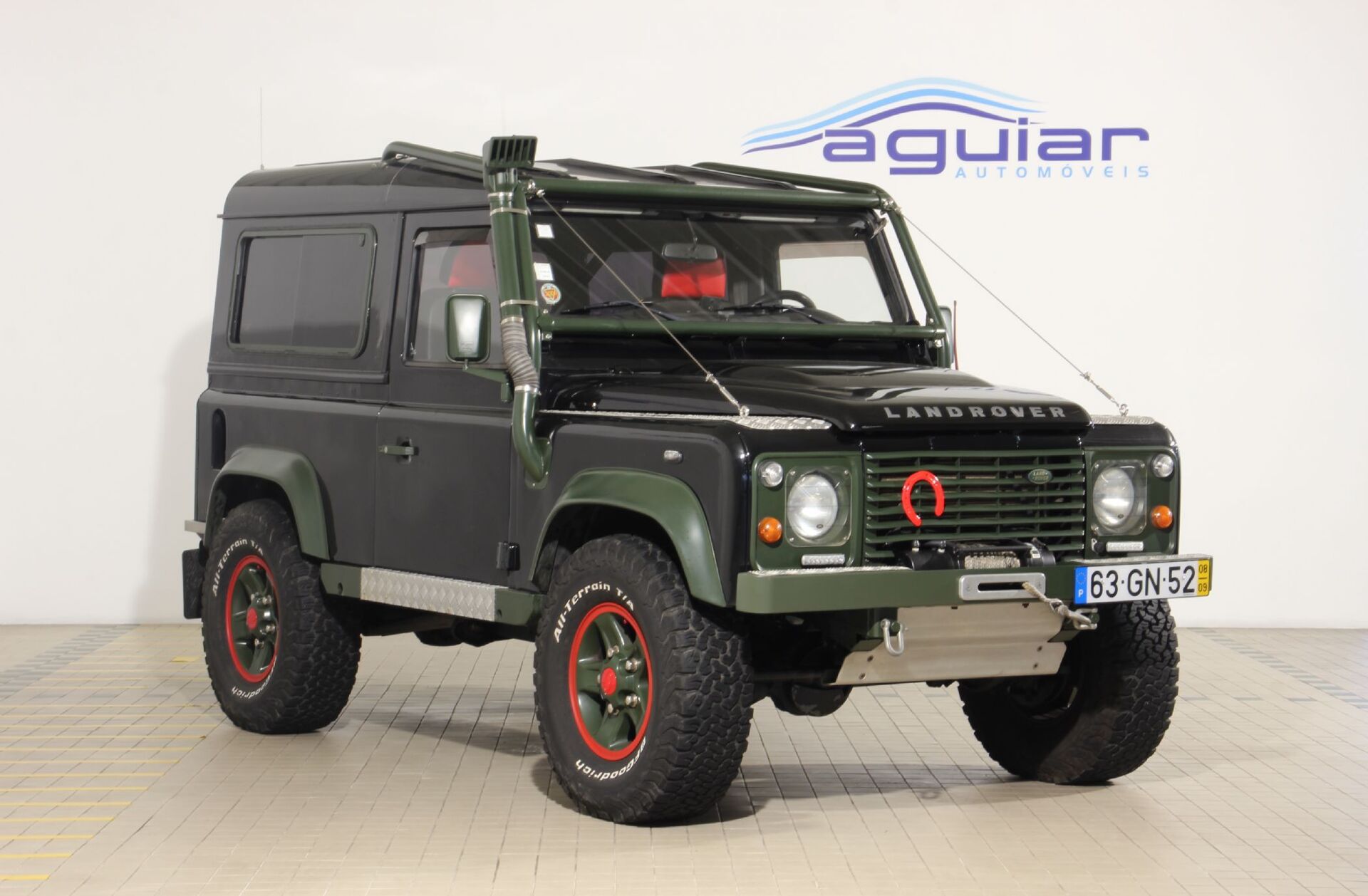 LAND ROVER Defender 90 SW 2.4 CRD E