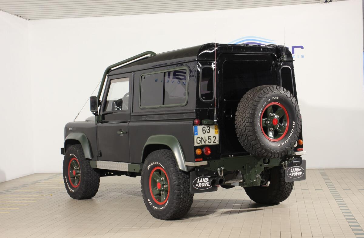 LAND ROVER Defender 90 SW 2.4 CRD E