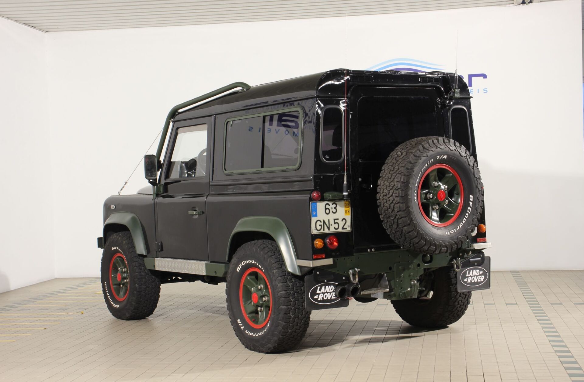 LAND ROVER Defender 90 SW 2.4 CRD E