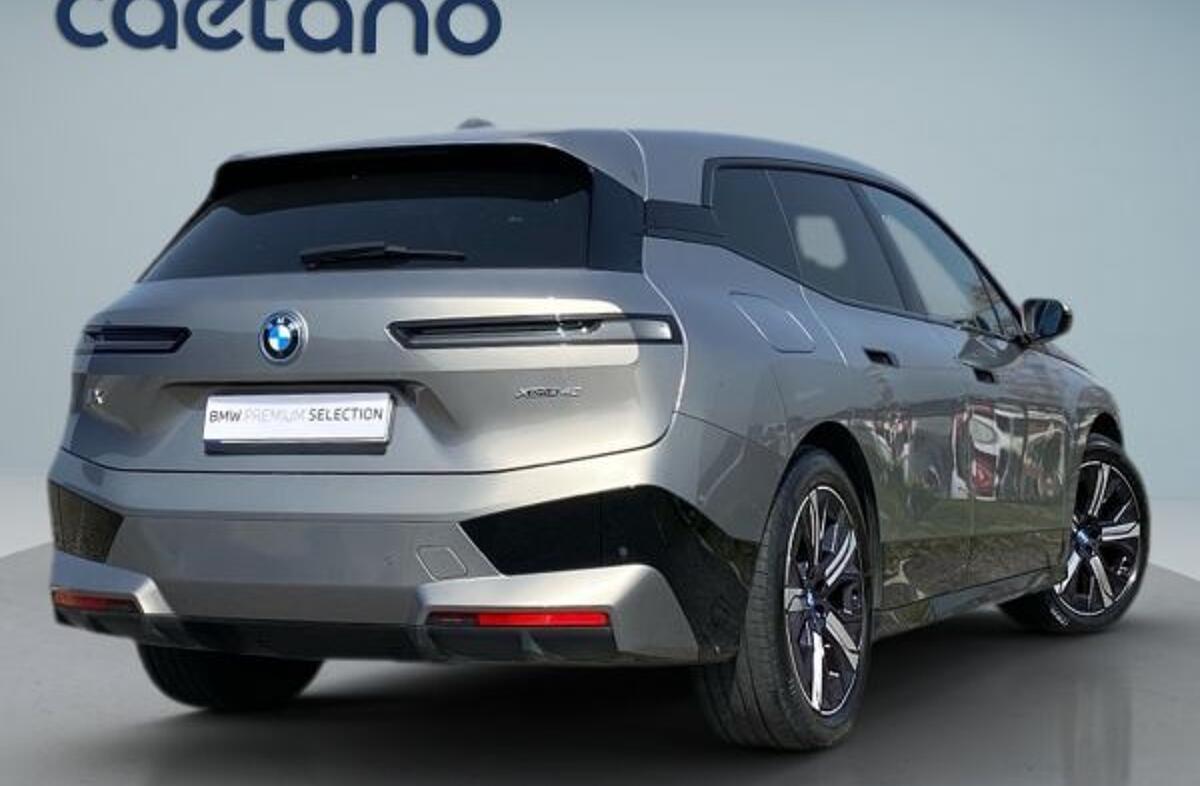 BMW iX xDrive 40 Pack Desportivo