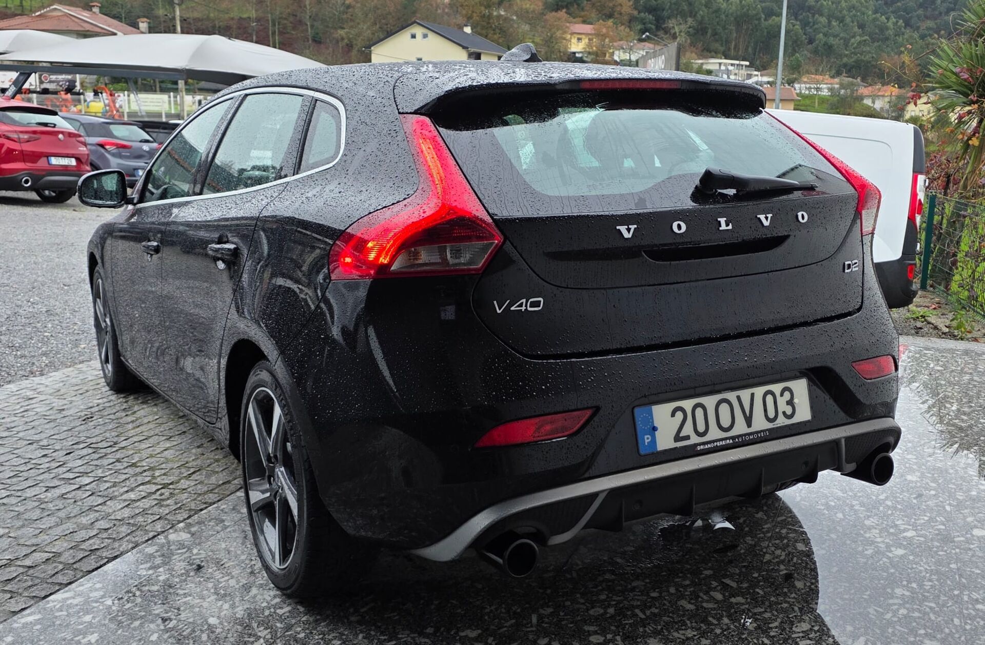 VOLVO V40 1.6 D2 R-Design