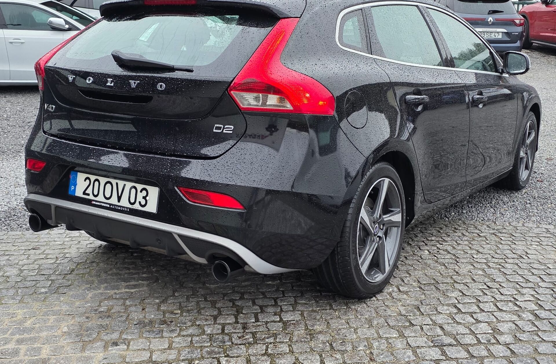 VOLVO V40 1.6 D2 R-Design