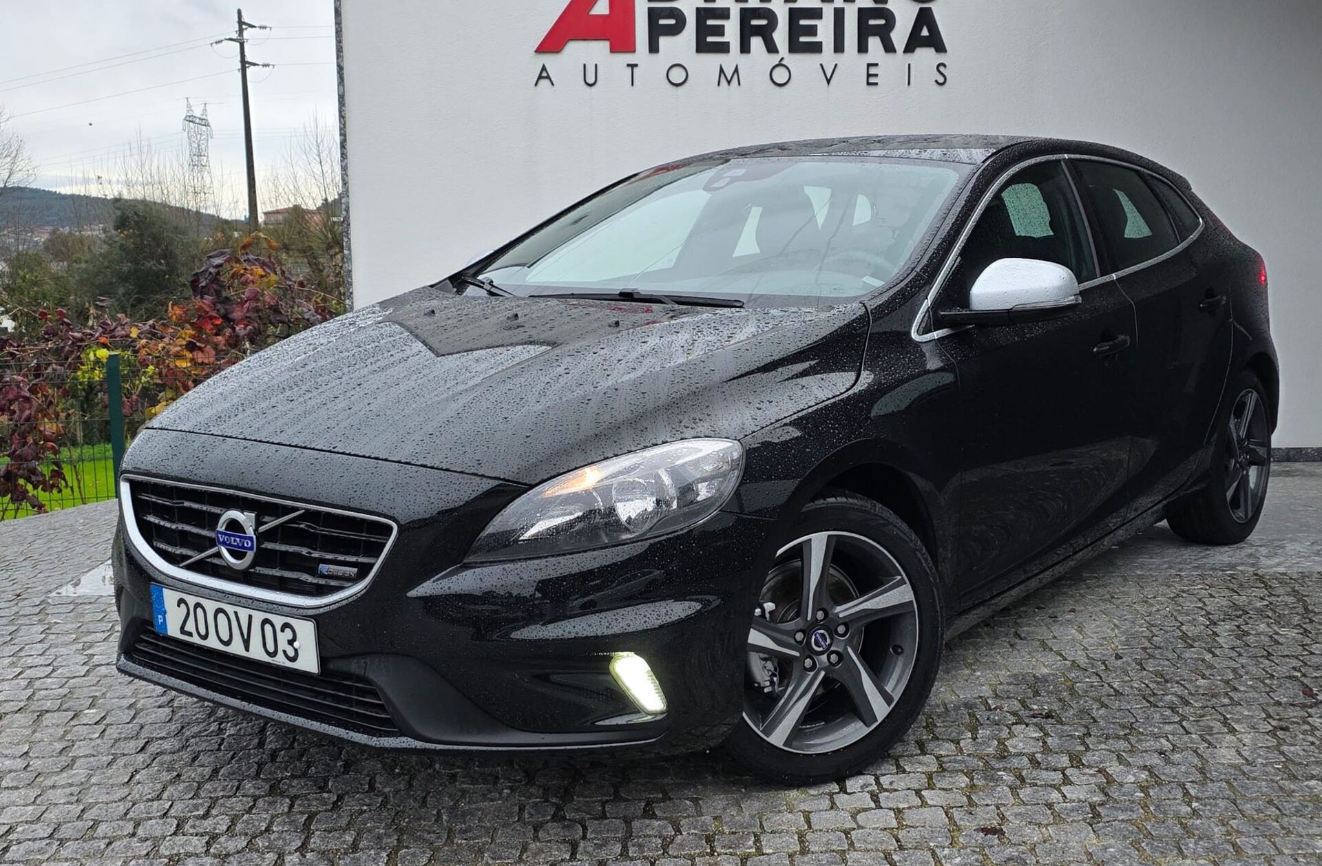 VOLVO V40 1.6 D2 R-Design