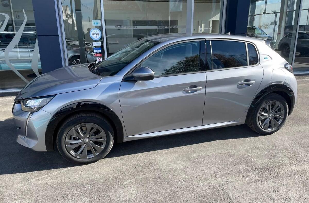 PEUGEOT 208 e- 51 kWh GT