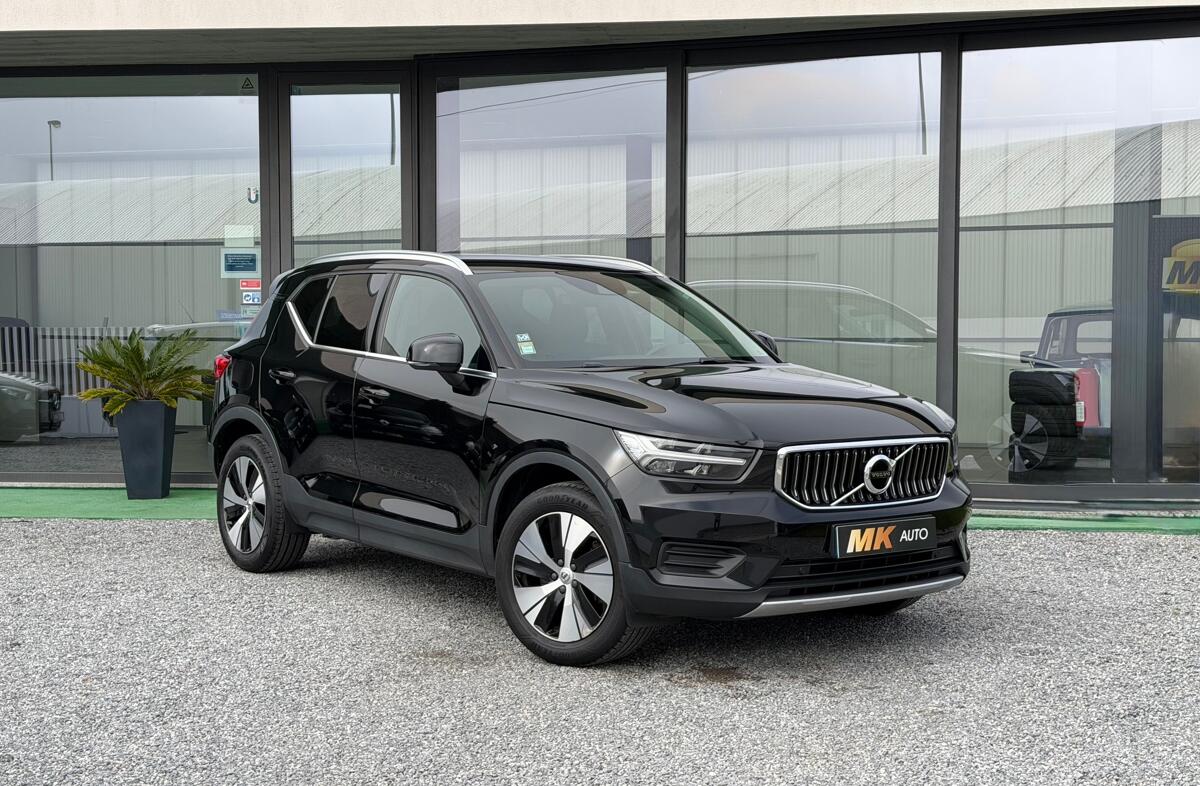 VOLVO XC40 1.5 T5 PHEV Momentum Plus