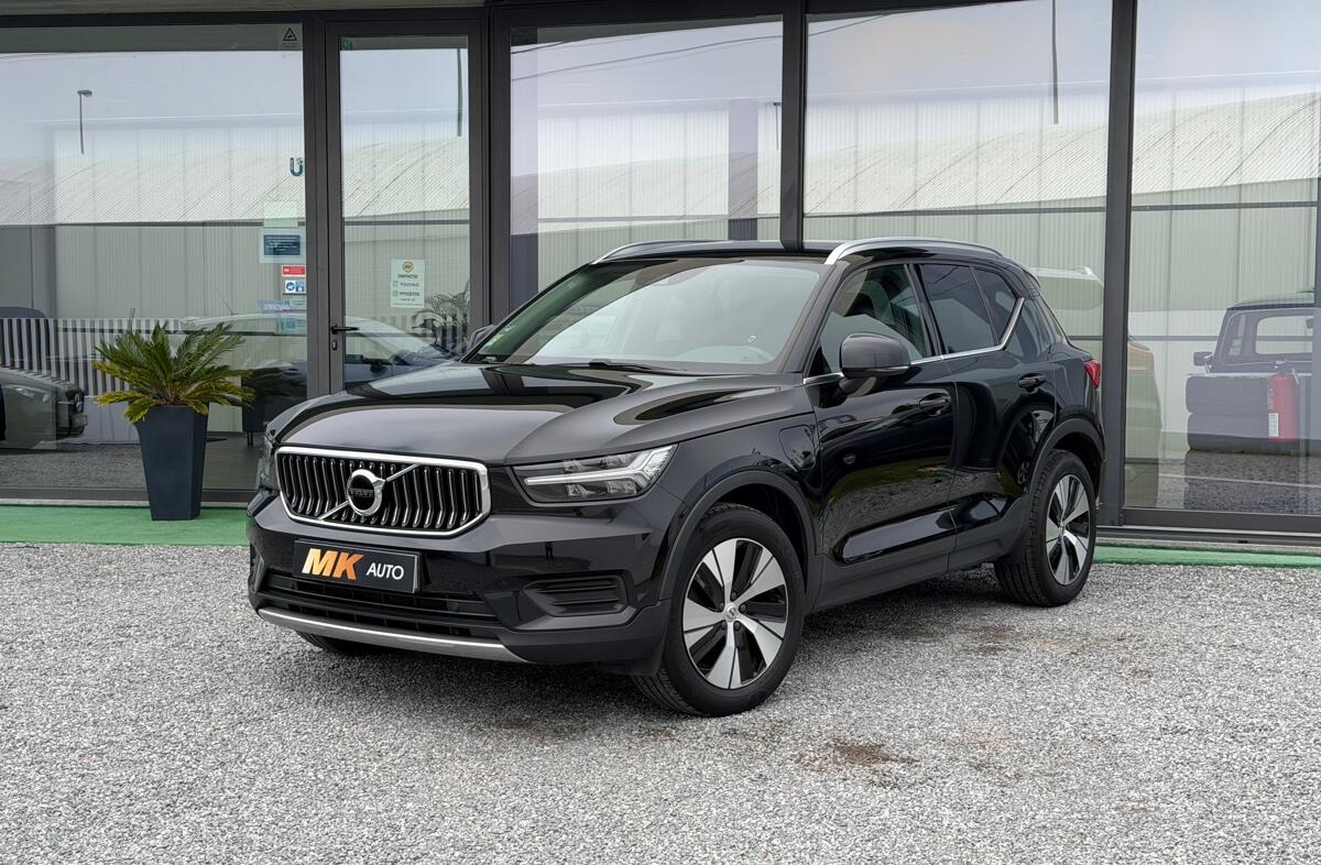 VOLVO XC40 1.5 T5 PHEV Momentum Plus