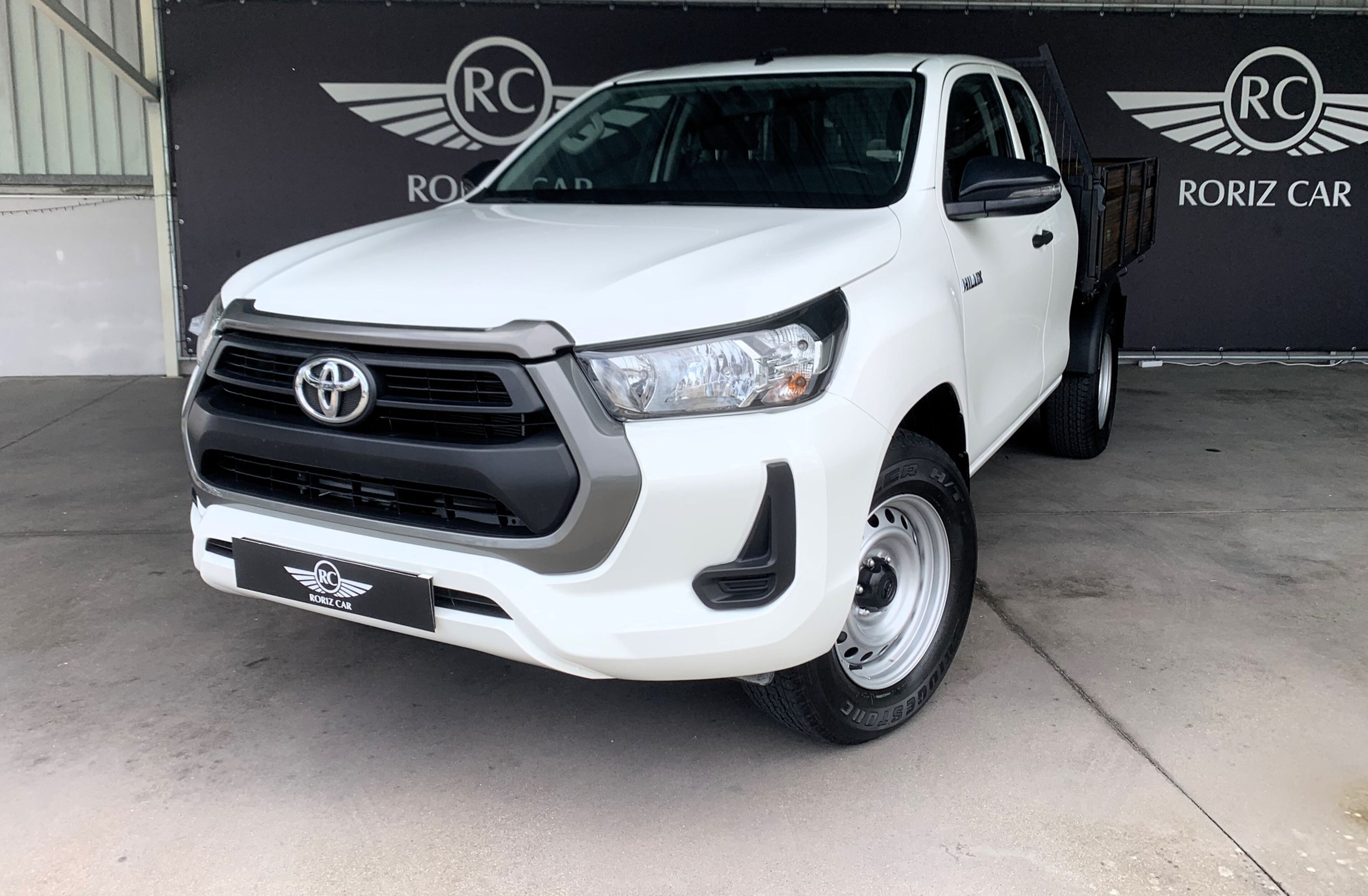 TOYOTA Hilux 2.4 D-4D 2WD CD Tracker