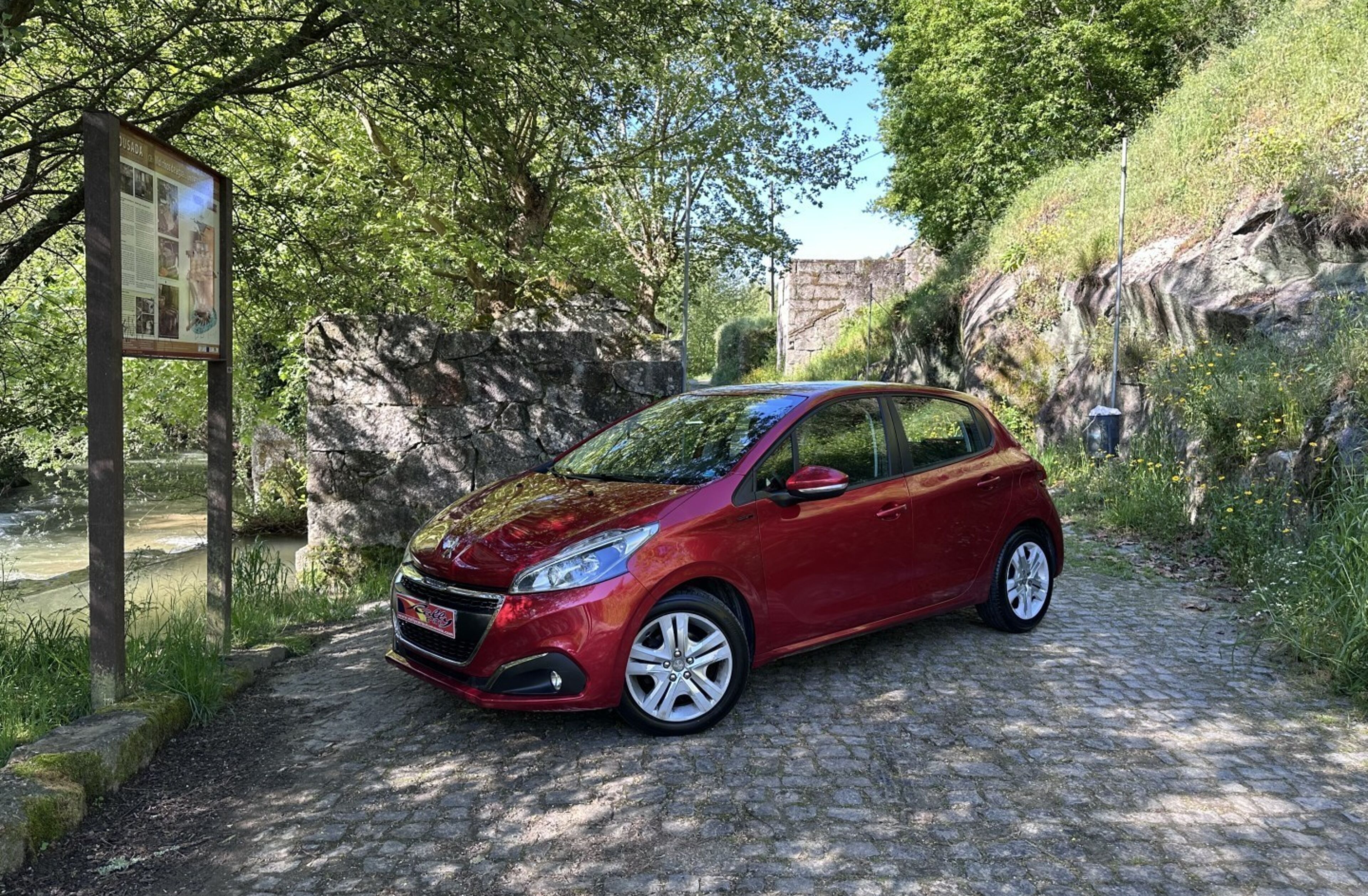 PEUGEOT 208 1.2 PureTech Signature