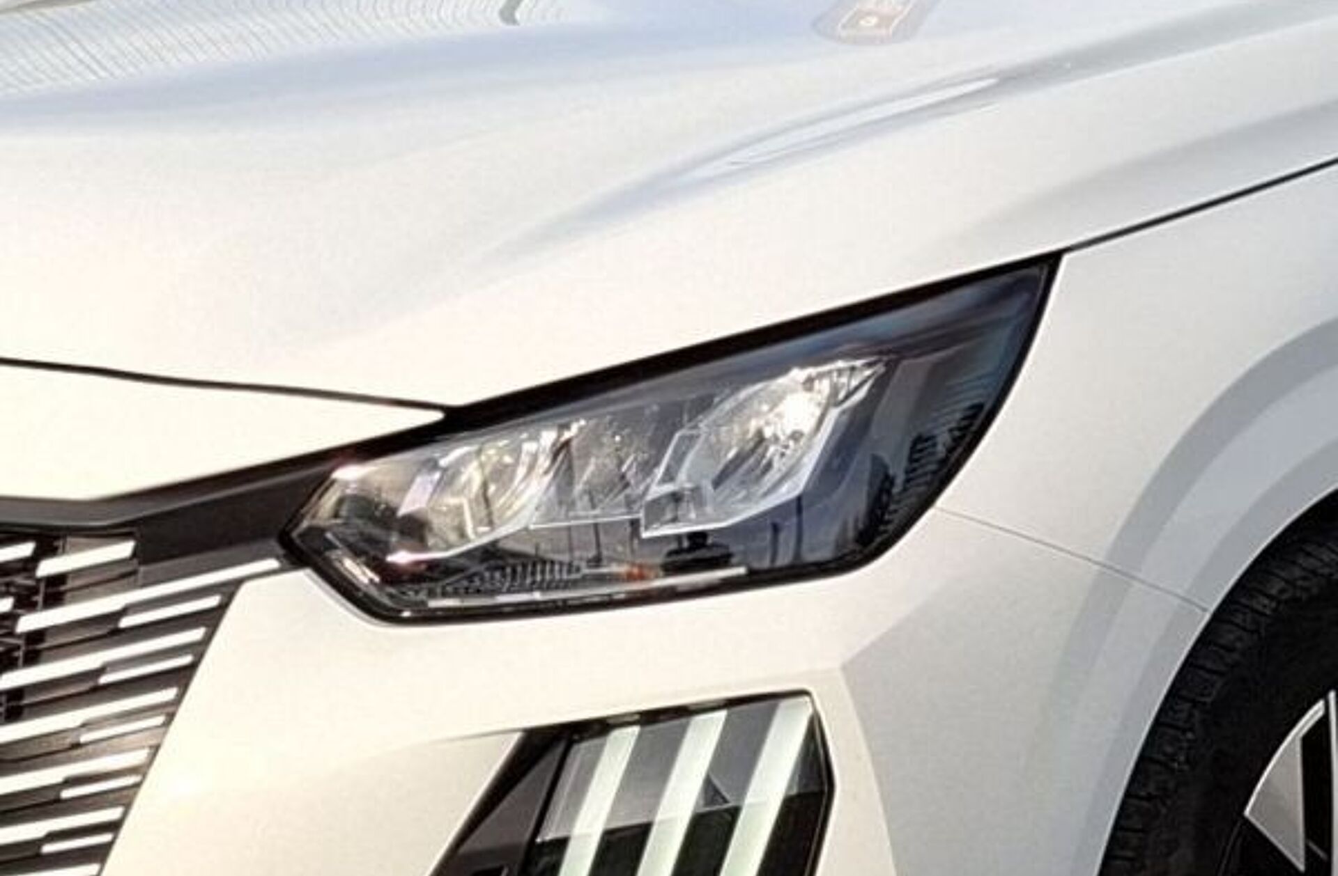 PEUGEOT 208 1.2 Hybrid Allure e-DCS6