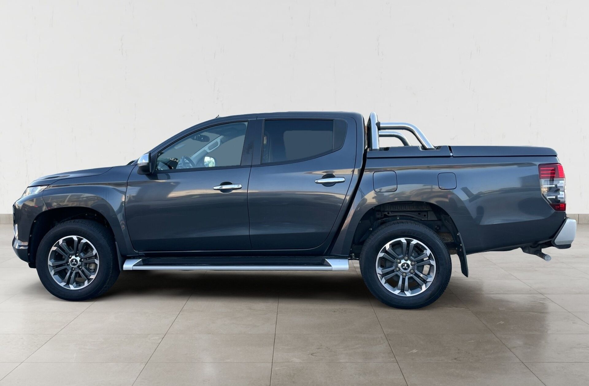 MITSUBISHI L 200 2.3 DI-D Strakar CD Connect Edition 4WD