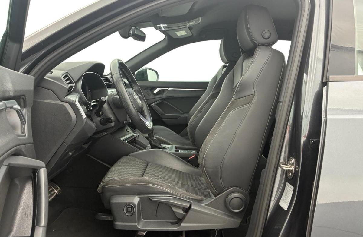 AUDI Q3 45 TFSIe S line S tronic