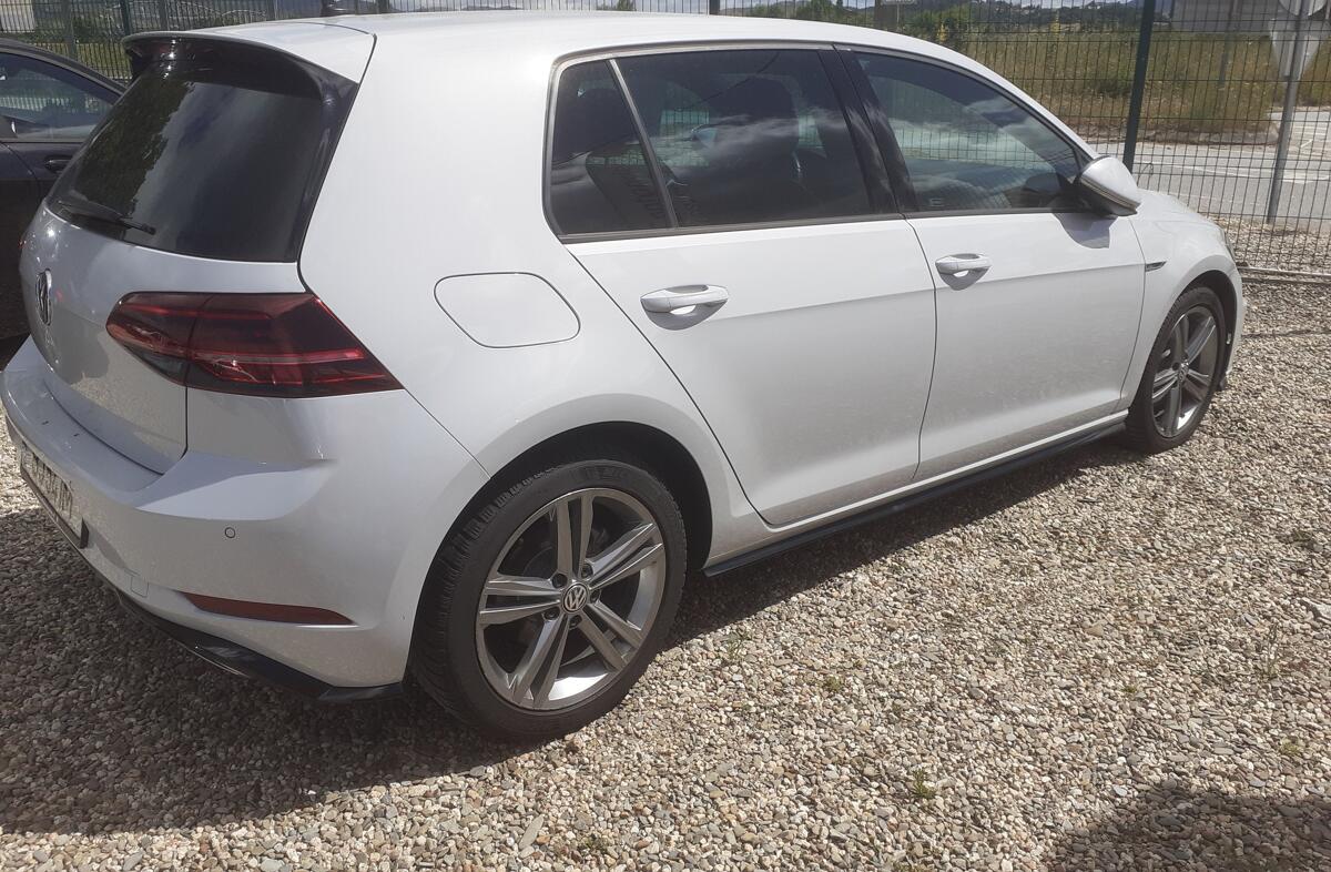 VOLKSWAGEN Golf 1.6 TDI R-Line