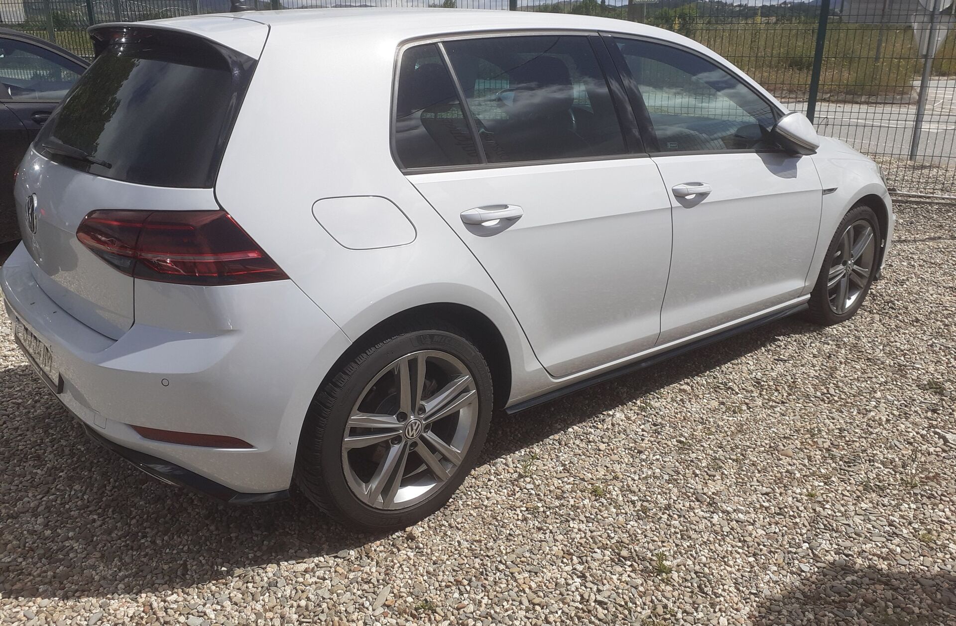VOLKSWAGEN Golf 1.6 TDI R-Line