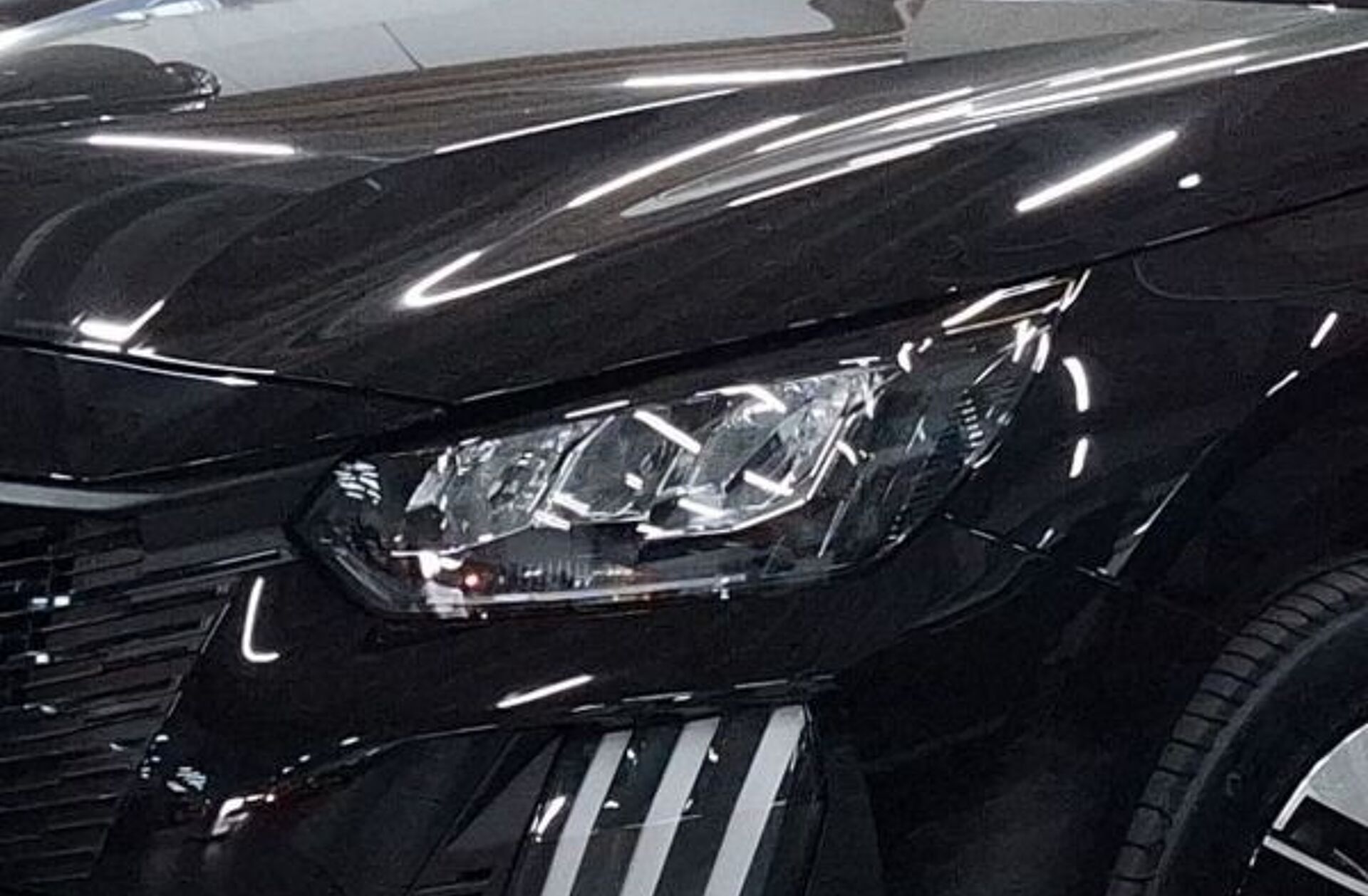 PEUGEOT 208 1.2 Hybrid Allure e-DCS6