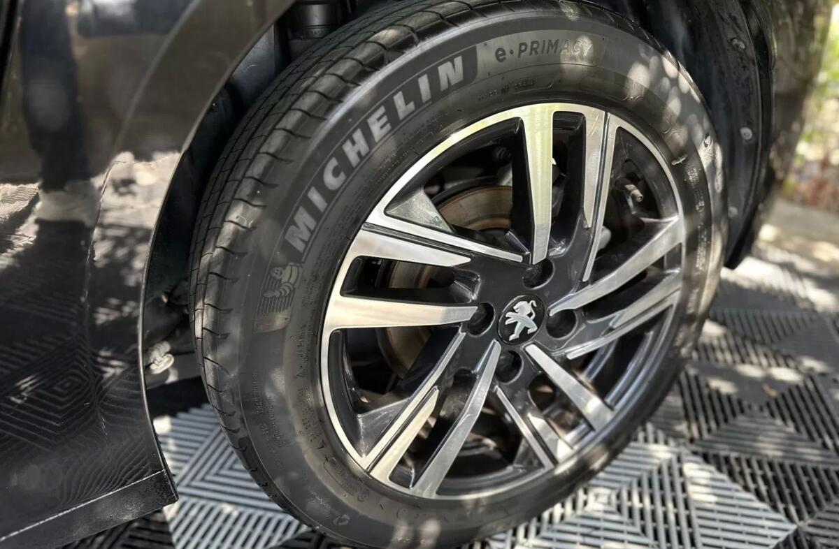 PEUGEOT 208 1.2 PureTech Allure