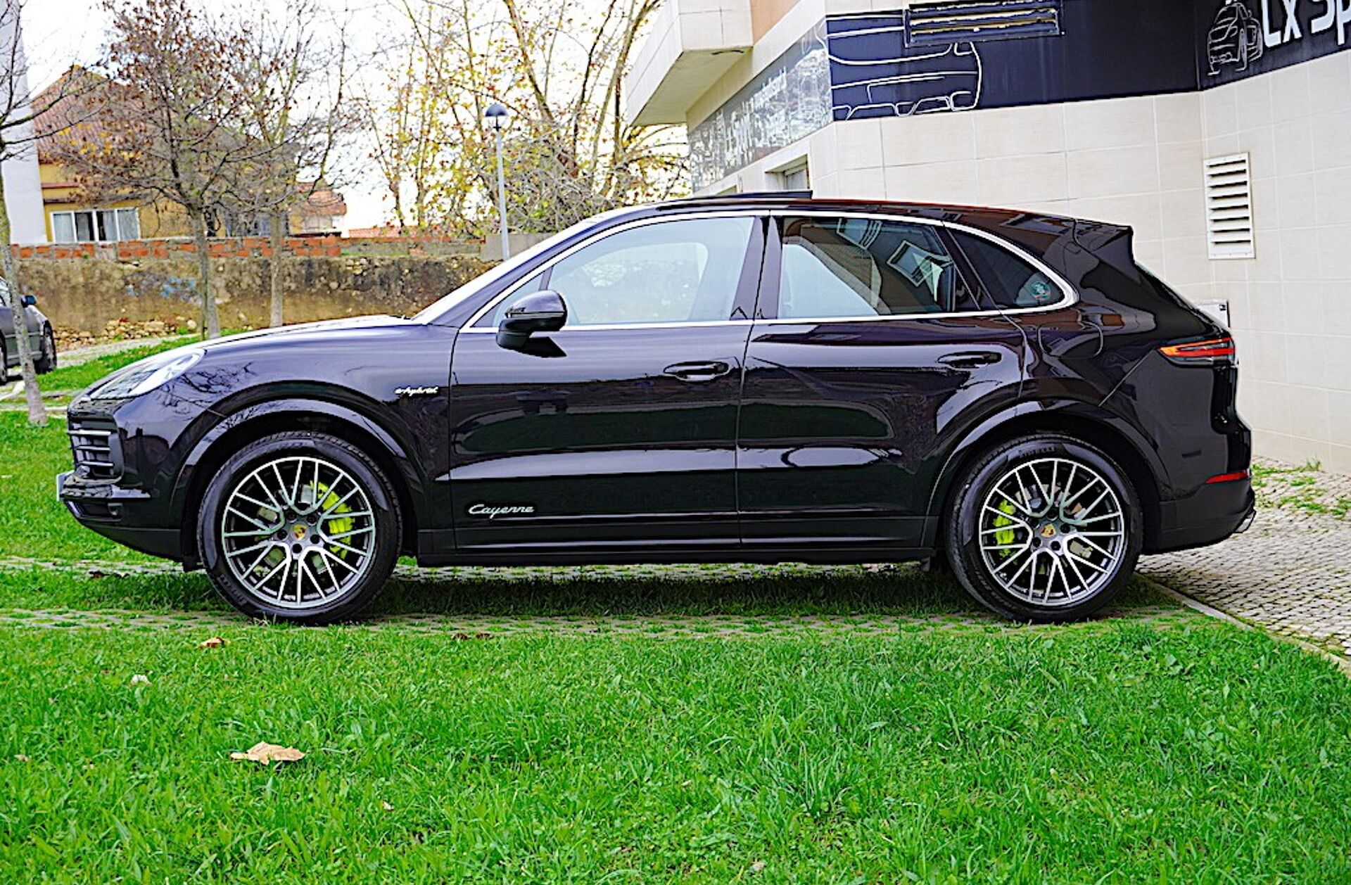PORSCHE Cayenne Formula E