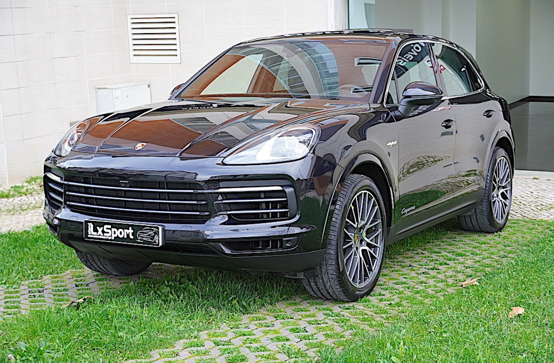 PORSCHE Cayenne Formula E