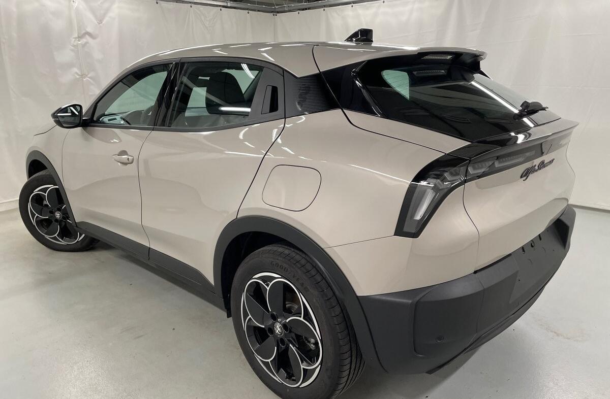 ALFA ROMEO Junior 54 kWh Intensa