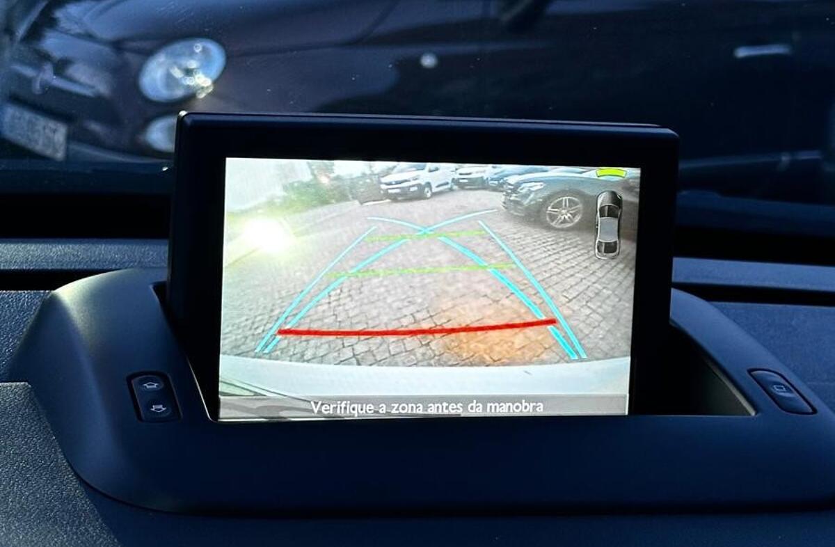 PEUGEOT 5008 1.6 HDi Allure J17