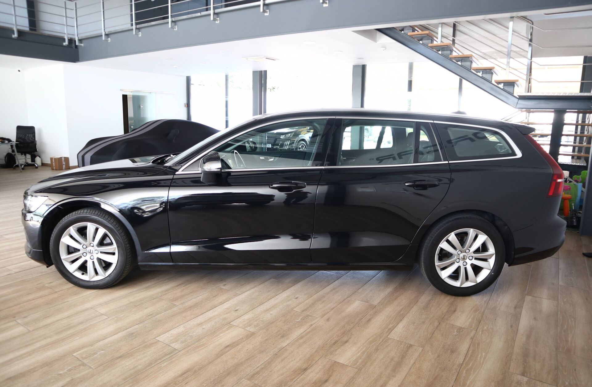 VOLVO V60 2.0 D4 Momentum Geartronic