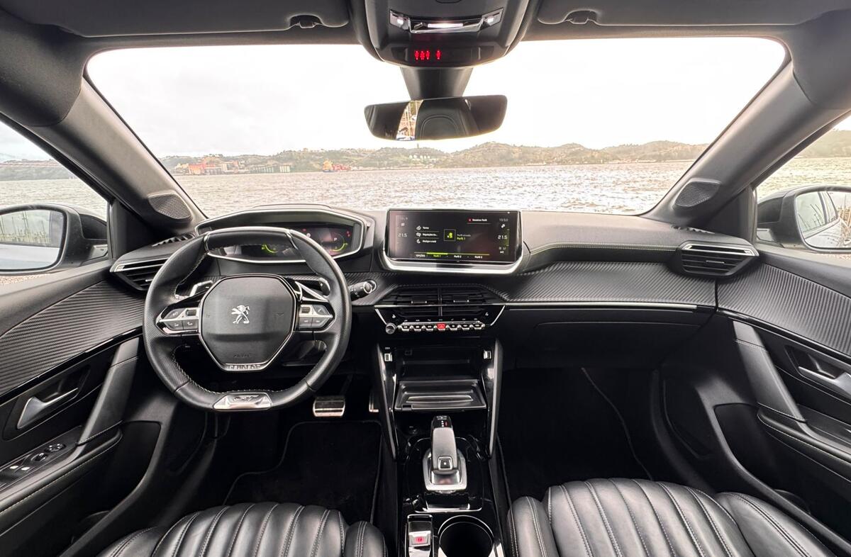 PEUGEOT 208 1.2 PureTech GT EAT8