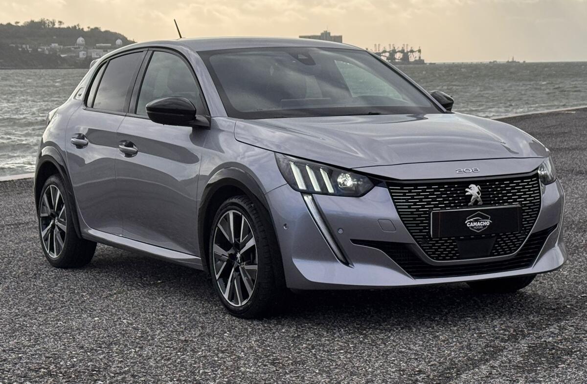 PEUGEOT 208 1.2 PureTech GT EAT8