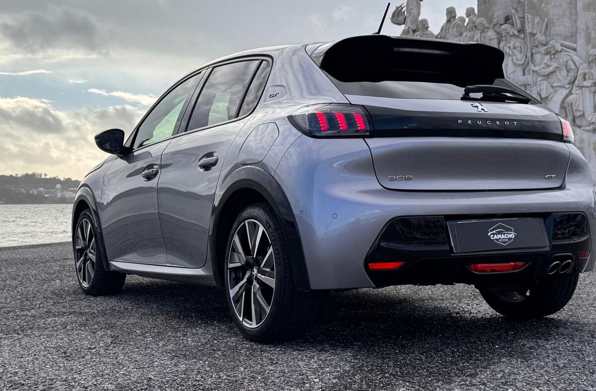 PEUGEOT 208 1.2 PureTech GT EAT8