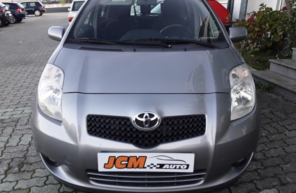 TOYOTA Yaris 1.0 VVT-i AC Manual