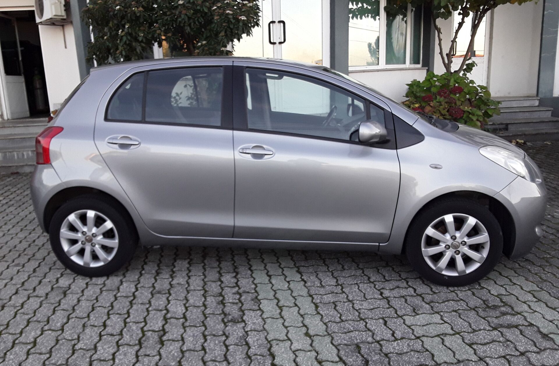 TOYOTA Yaris 1.0 VVT-i AC Manual