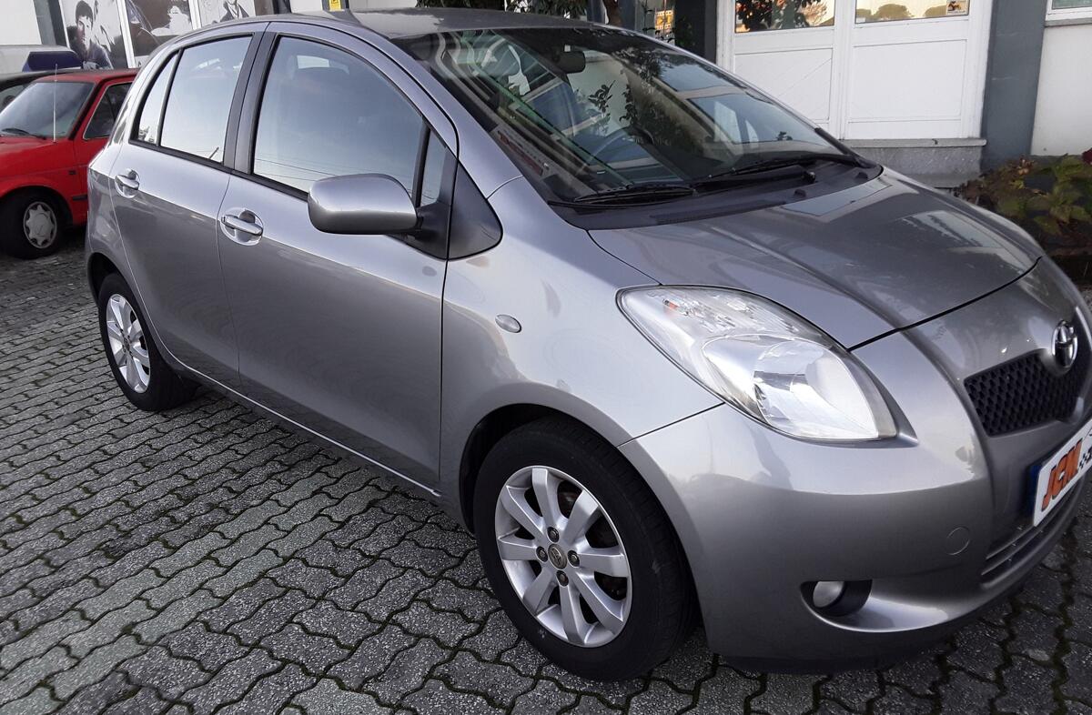 TOYOTA Yaris 1.0 VVT-i AC Manual
