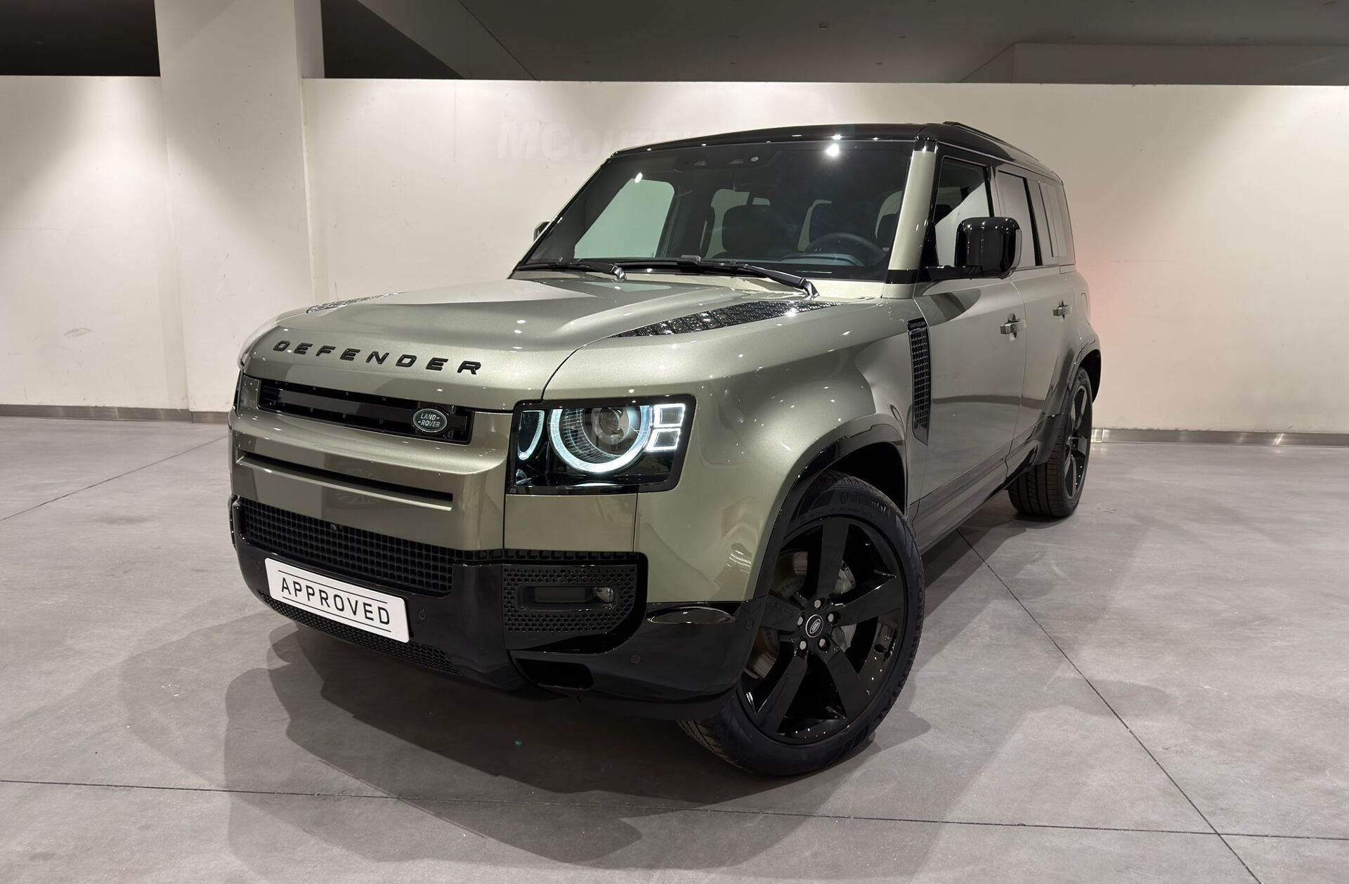 LAND ROVER Defender 2.0 P300e 110 AWD X-Dynamic SE