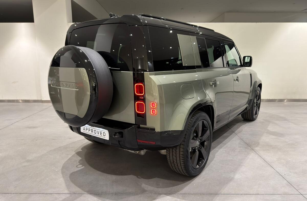 LAND ROVER Defender 2.0 P300e 110 AWD X-Dynamic SE