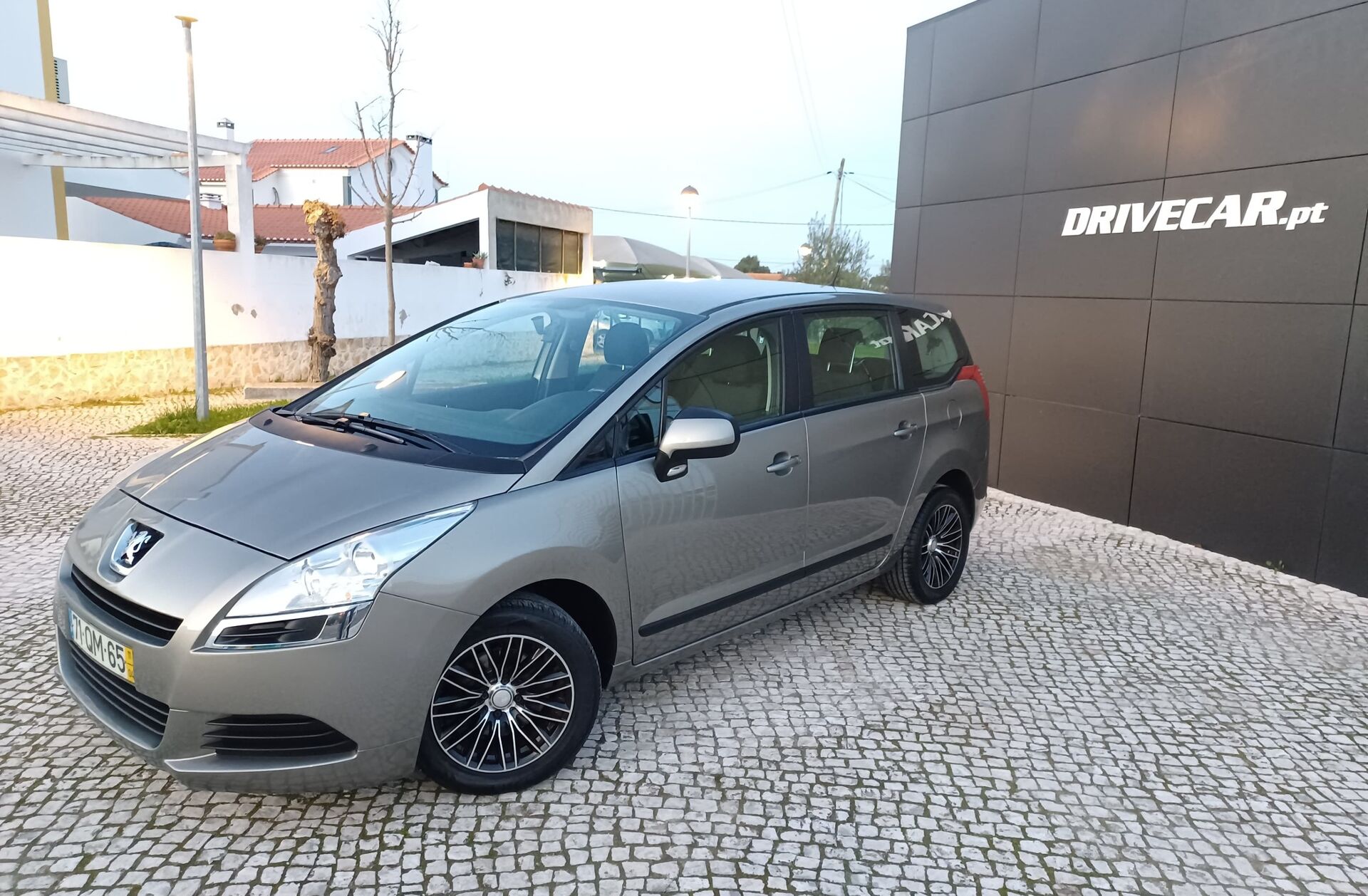 PEUGEOT 5008 1.6 BlueHDi Business Line