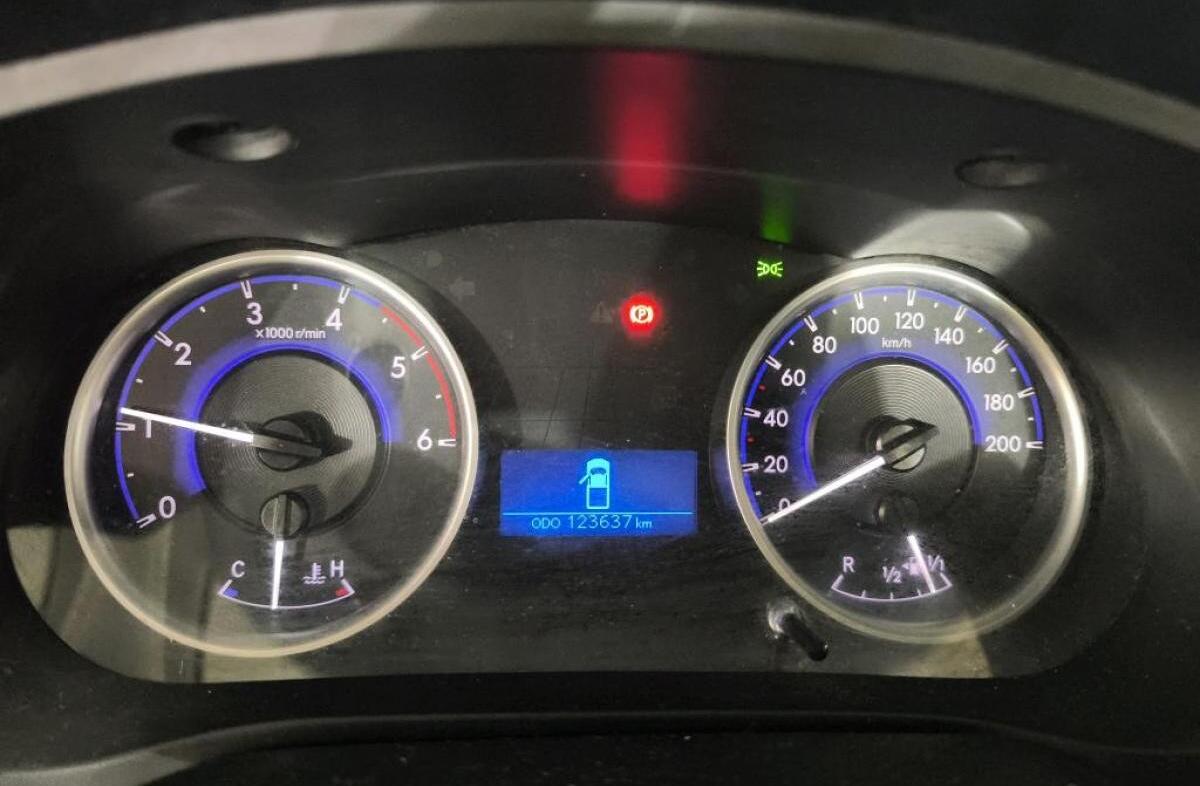 TOYOTA Hilux 2.4 D-4D 4WD CS CH