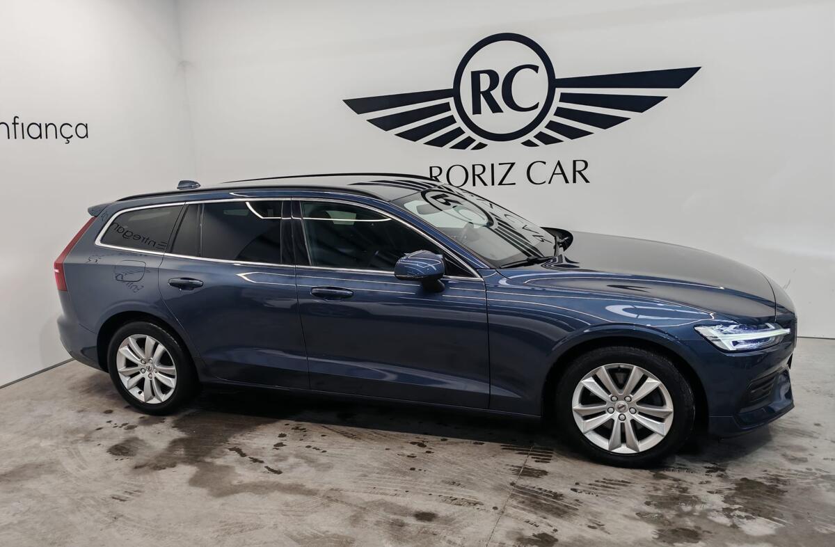 VOLVO V60 2.0 B4 Momentum Geartronic