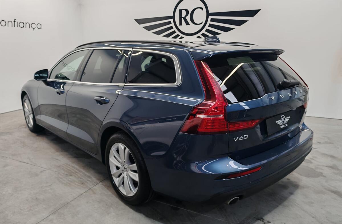 VOLVO V60 2.0 B4 Momentum Geartronic