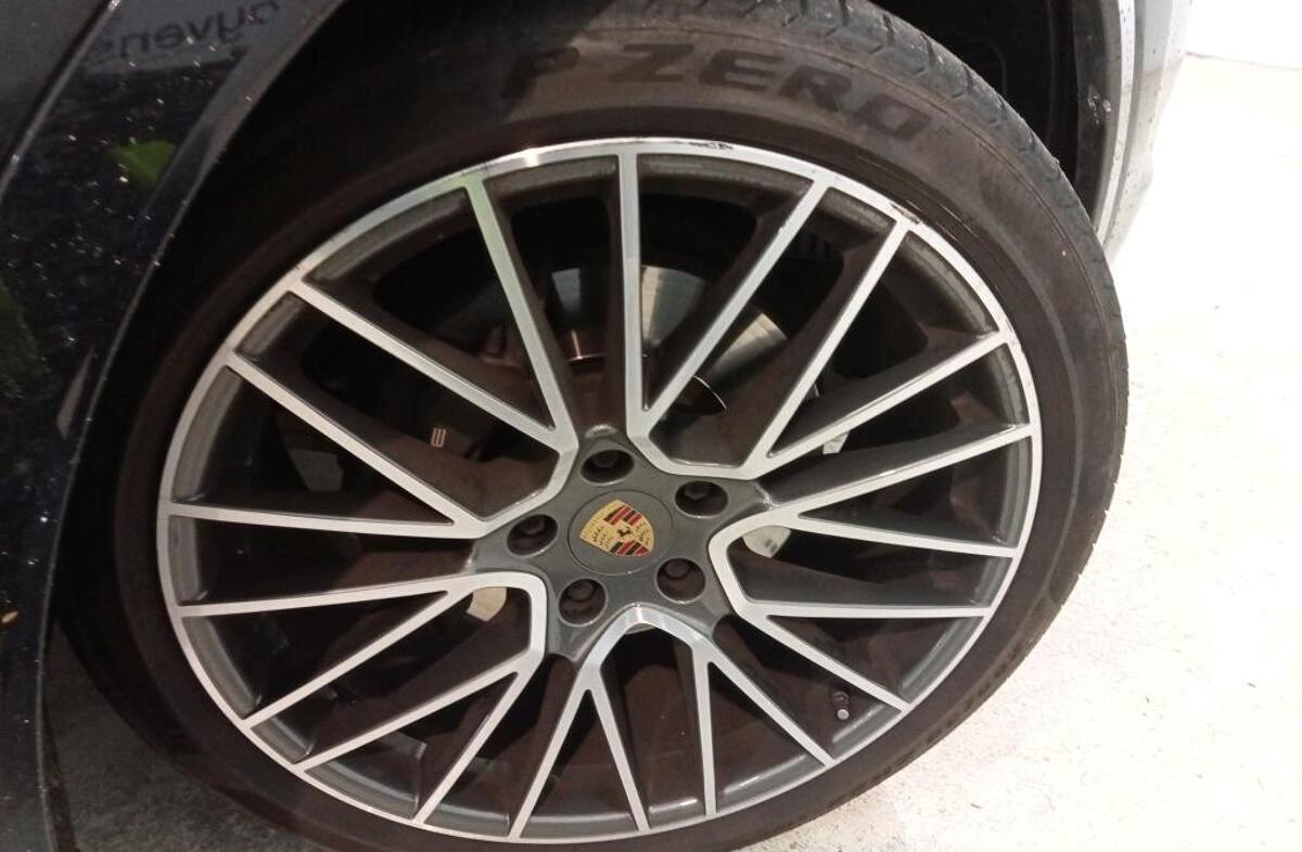 PORSCHE Cayenne E-Hybrid