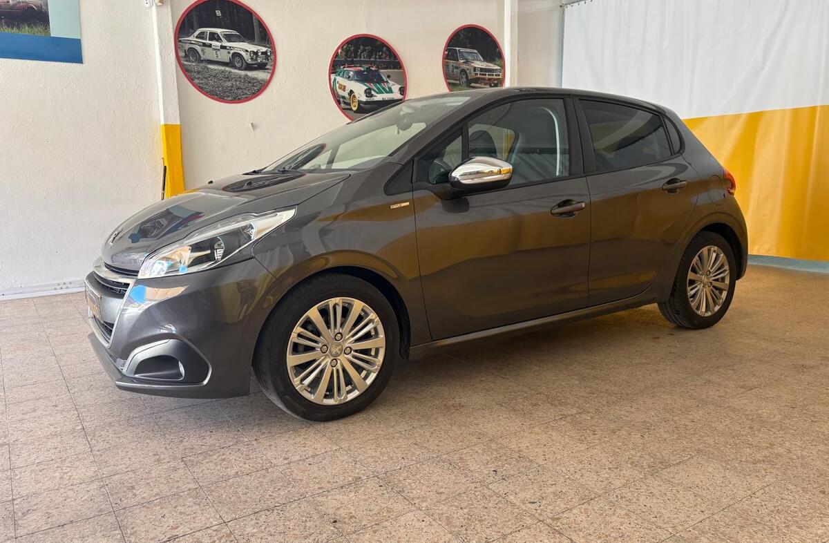 PEUGEOT 208 1.6 BlueHDi Style