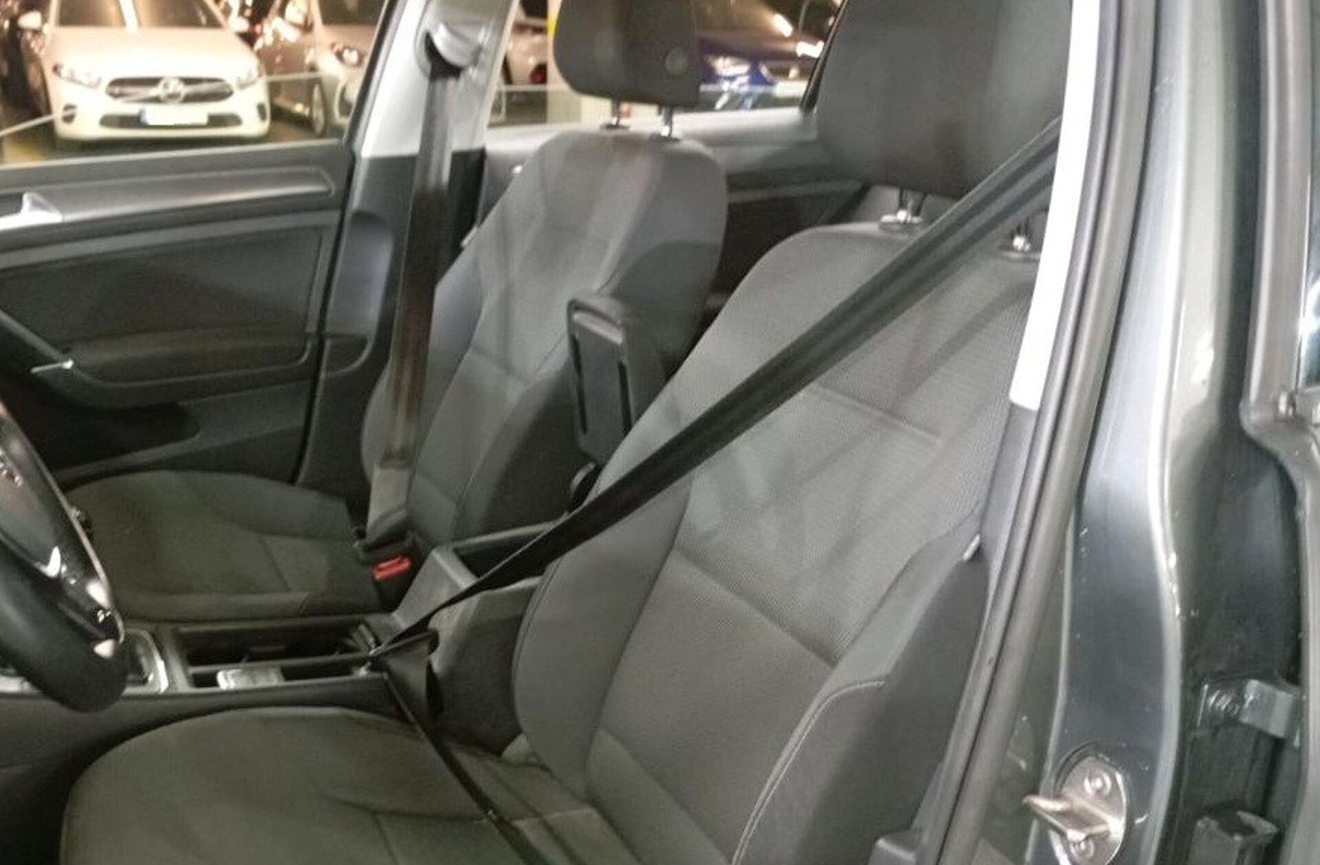 VOLKSWAGEN Golf 1.6 TDi Confortline