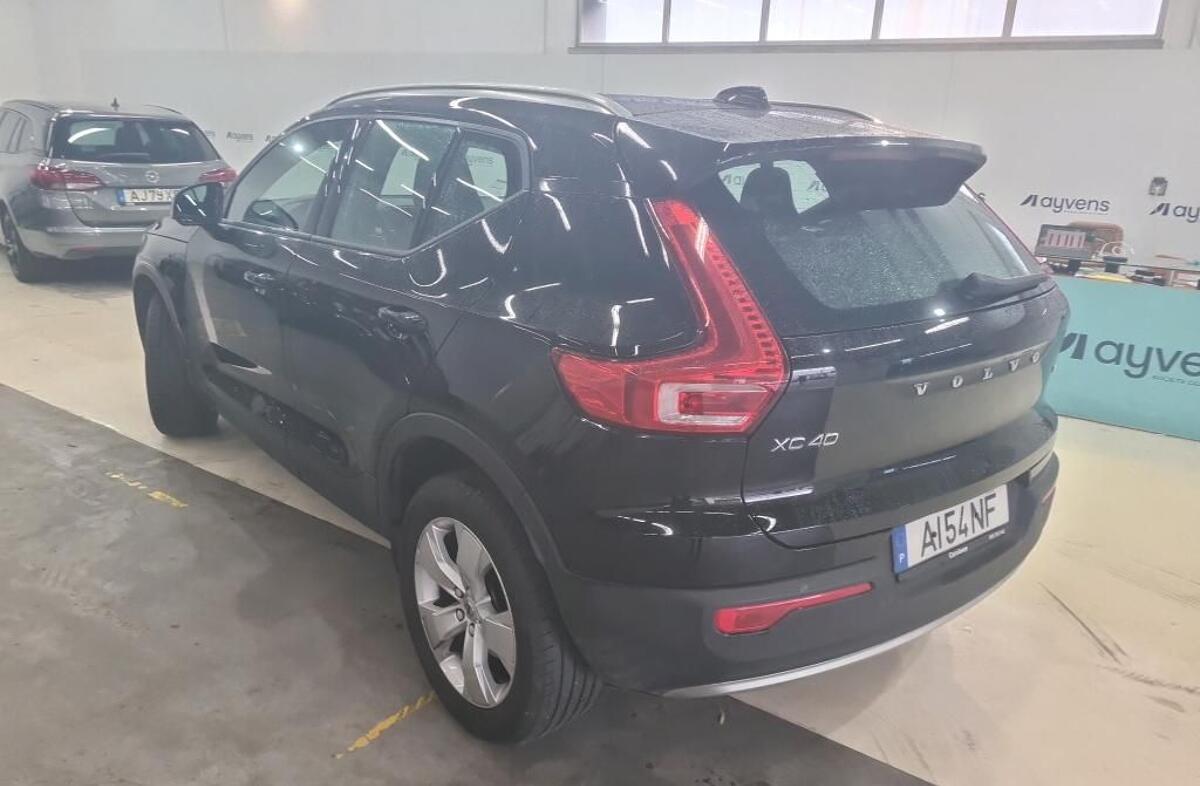 VOLVO XC40 1.5 T2 Momentum