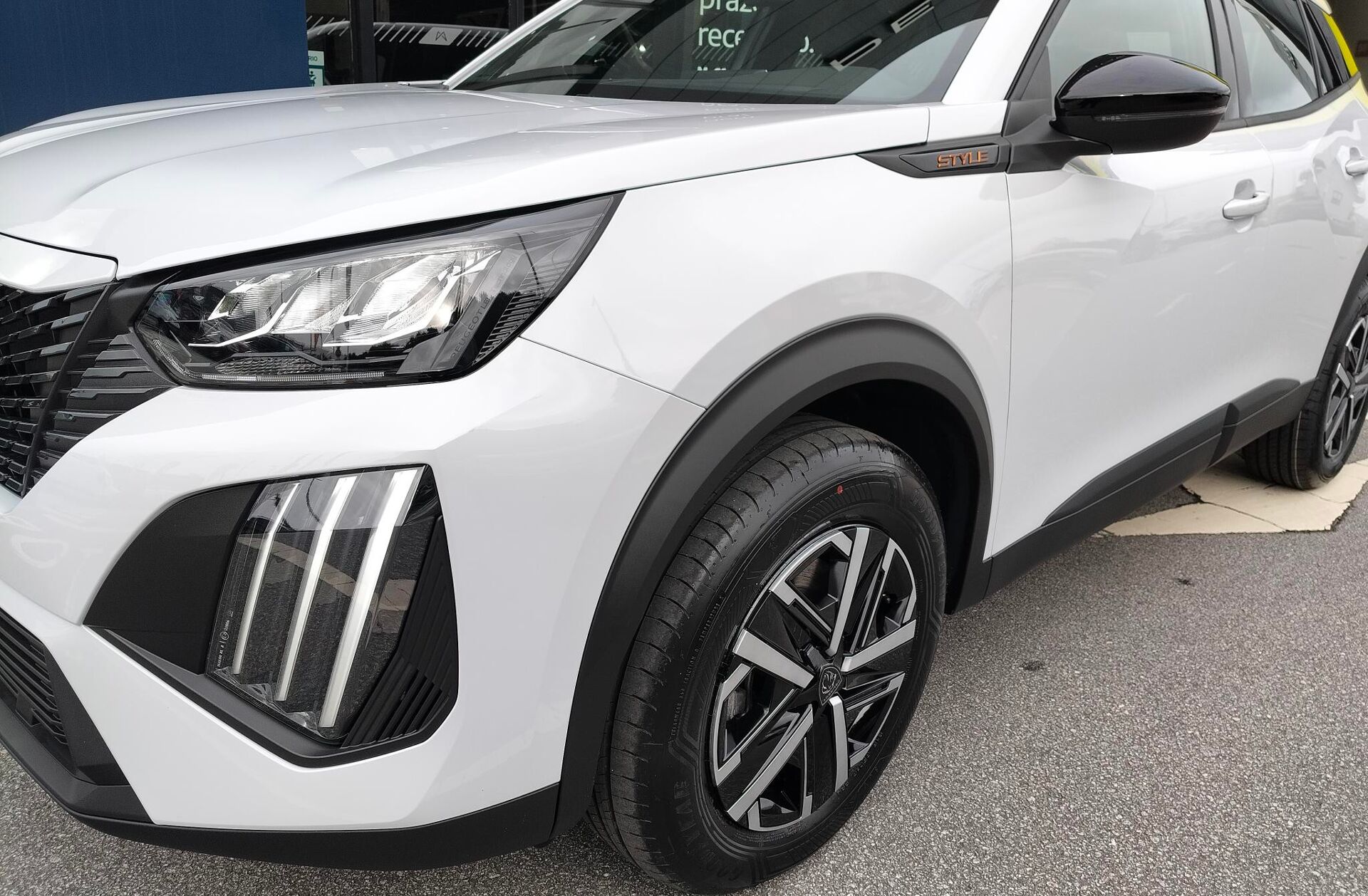 PEUGEOT 2008 1.2 Hybrid Style e-DCS6