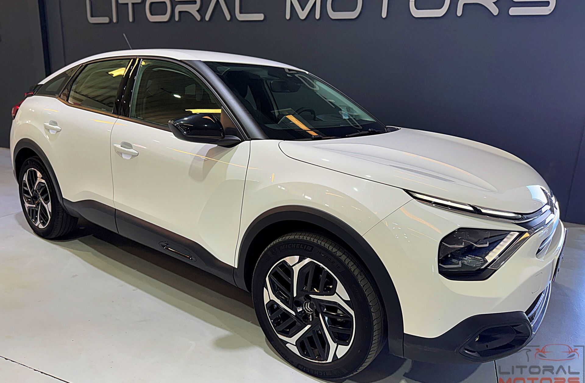 CITROEN C4 1.2 PureTech Shine EAT8