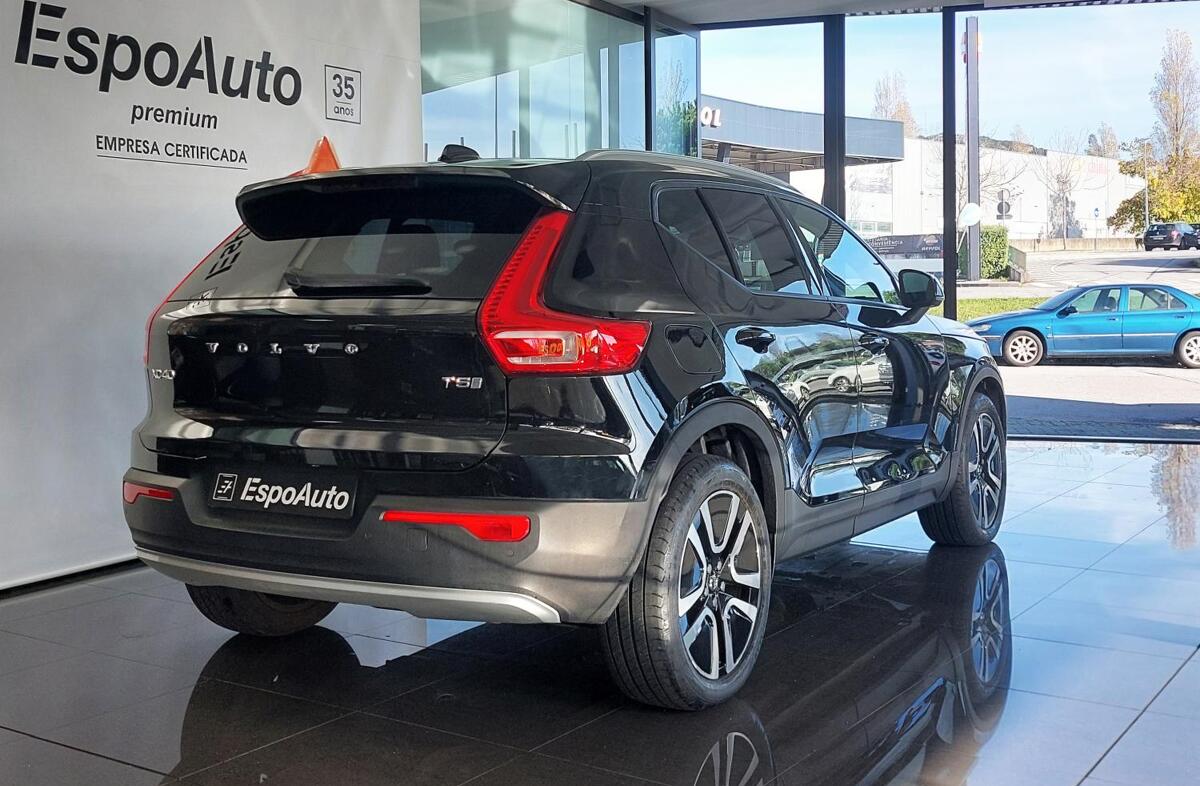 VOLVO XC40 1.5 T5 PHEV Momentum Plus